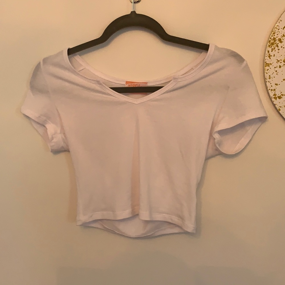 White short sleeve tee